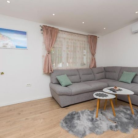 Apartment Strawberry Makarska Ngoại thất bức ảnh