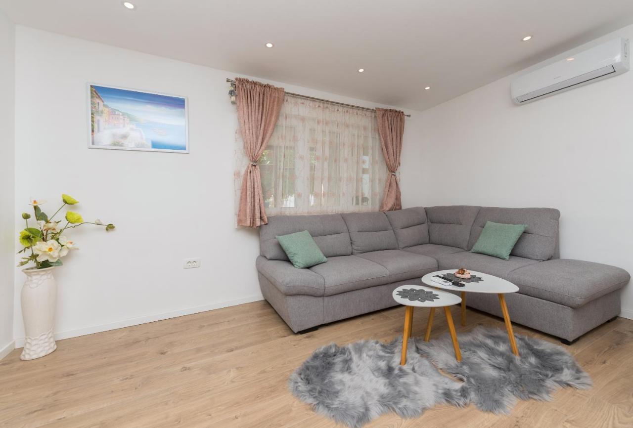 Apartment Strawberry Makarska Ngoại thất bức ảnh