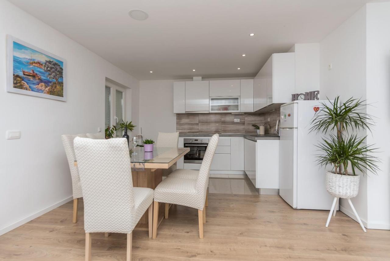 Apartment Strawberry Makarska Ngoại thất bức ảnh