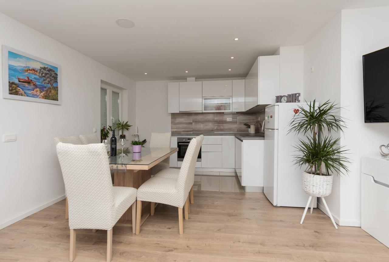 Apartment Strawberry Makarska Ngoại thất bức ảnh