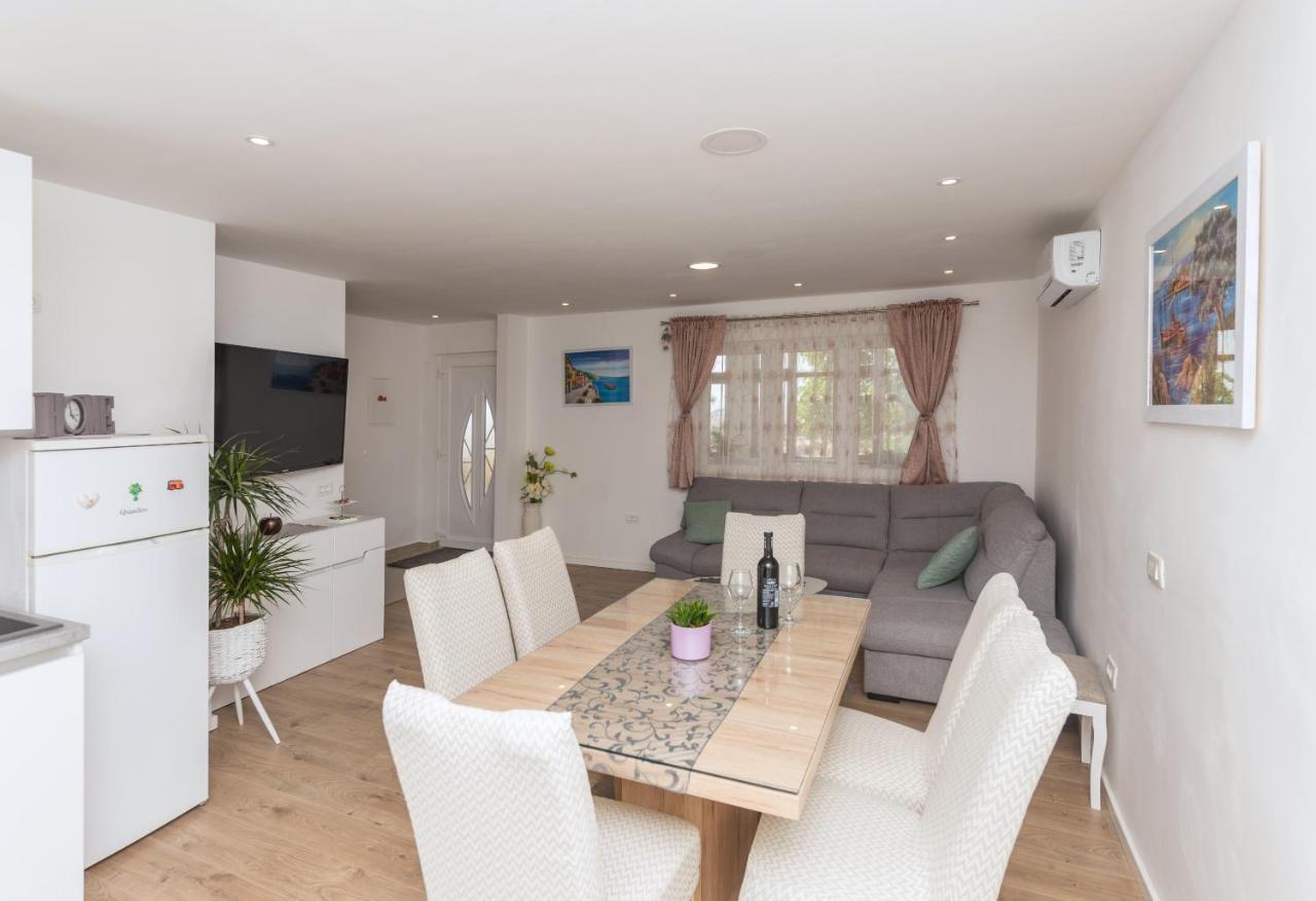Apartment Strawberry Makarska Ngoại thất bức ảnh